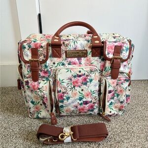 Beautiful House of Flynn Evermore floral camera/travel bag EUC